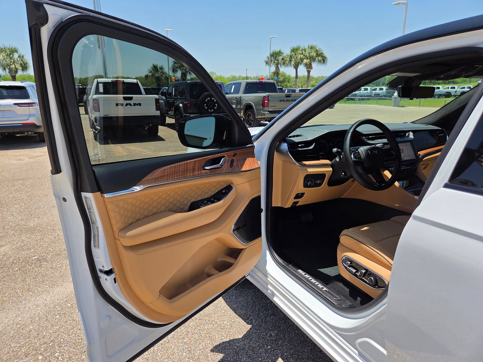 New 2026 Jeep Grand Cherokee Summit AWD/4WD image 12