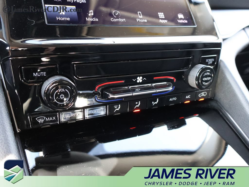 Used 2024 Jeep Grand Cherokee Laredo RWD image 35