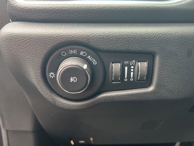 Used 2023 Chrysler Pacifica Limited w/ S Appearance Package AWD/4WD image 9