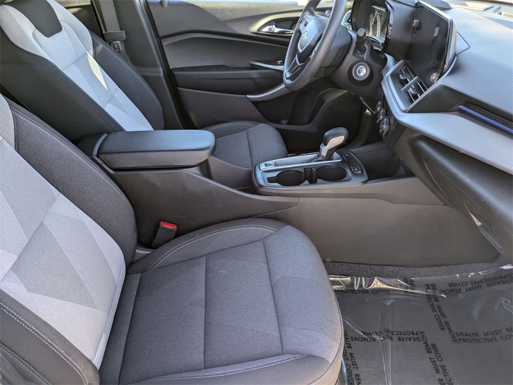 Used 2025 Chevrolet Trax LS image 30