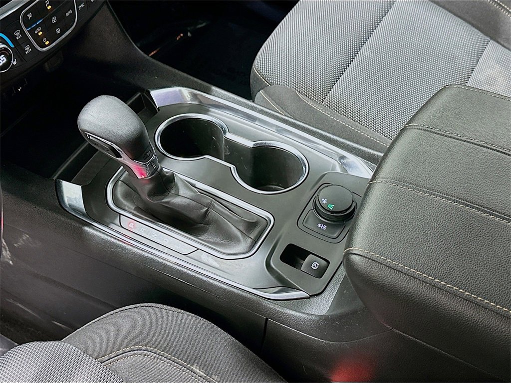 Used 2021 Chevrolet Traverse LT image 16