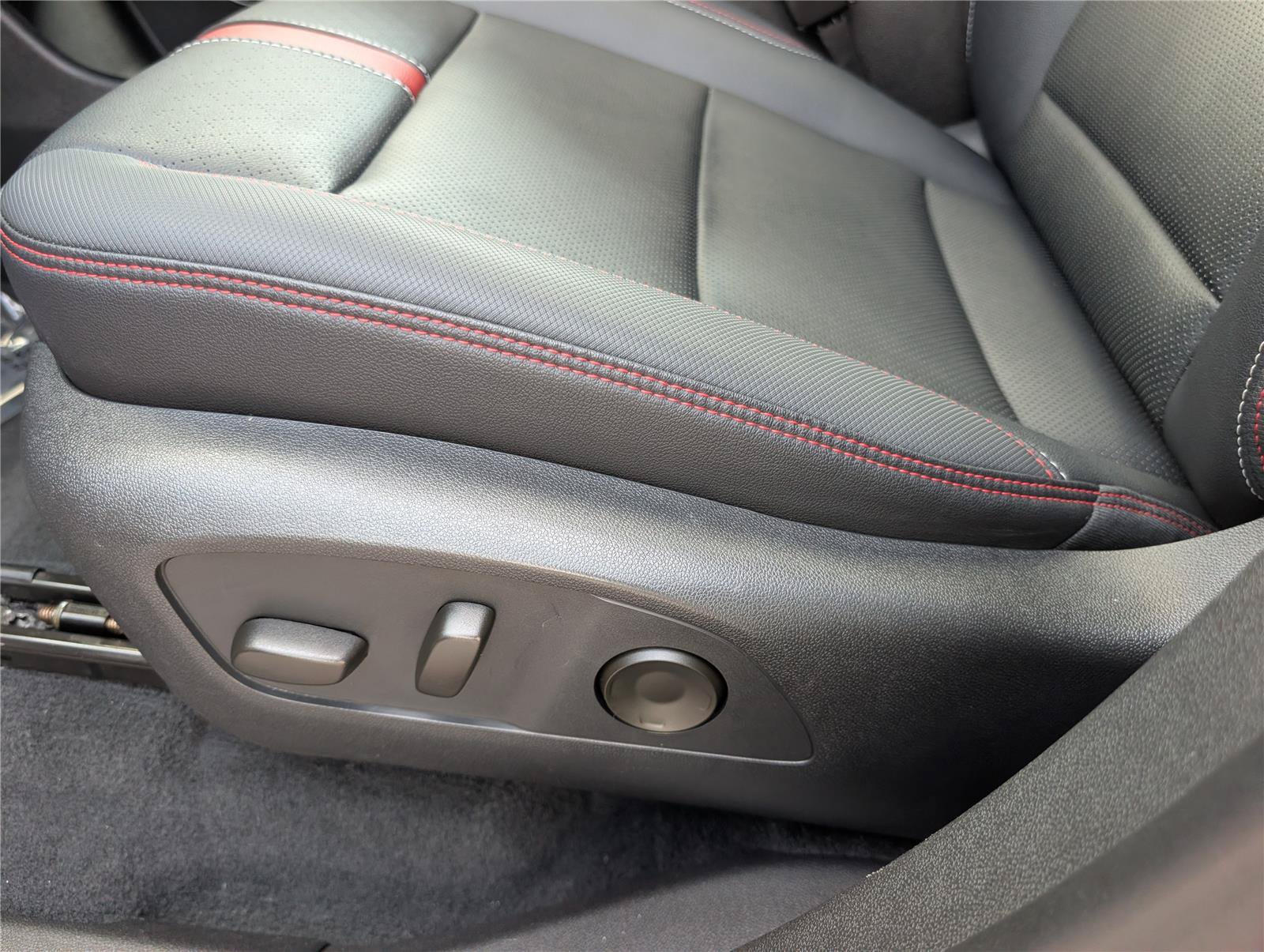 Used 2024 Chevrolet Traverse RS w/ LPO, Floor Liner Package AWD/4WD image 24