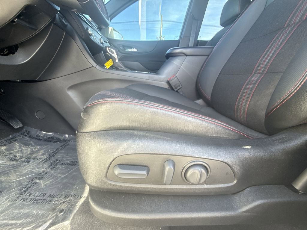 Used 2022 Chevrolet Equinox RS w/ Infotainment Package image 12