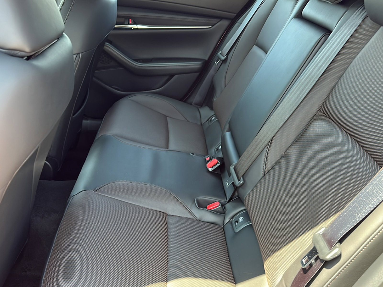 New 2025 MAZDA MAZDA3 Hatchback w/Premium Plus Pkg image 15