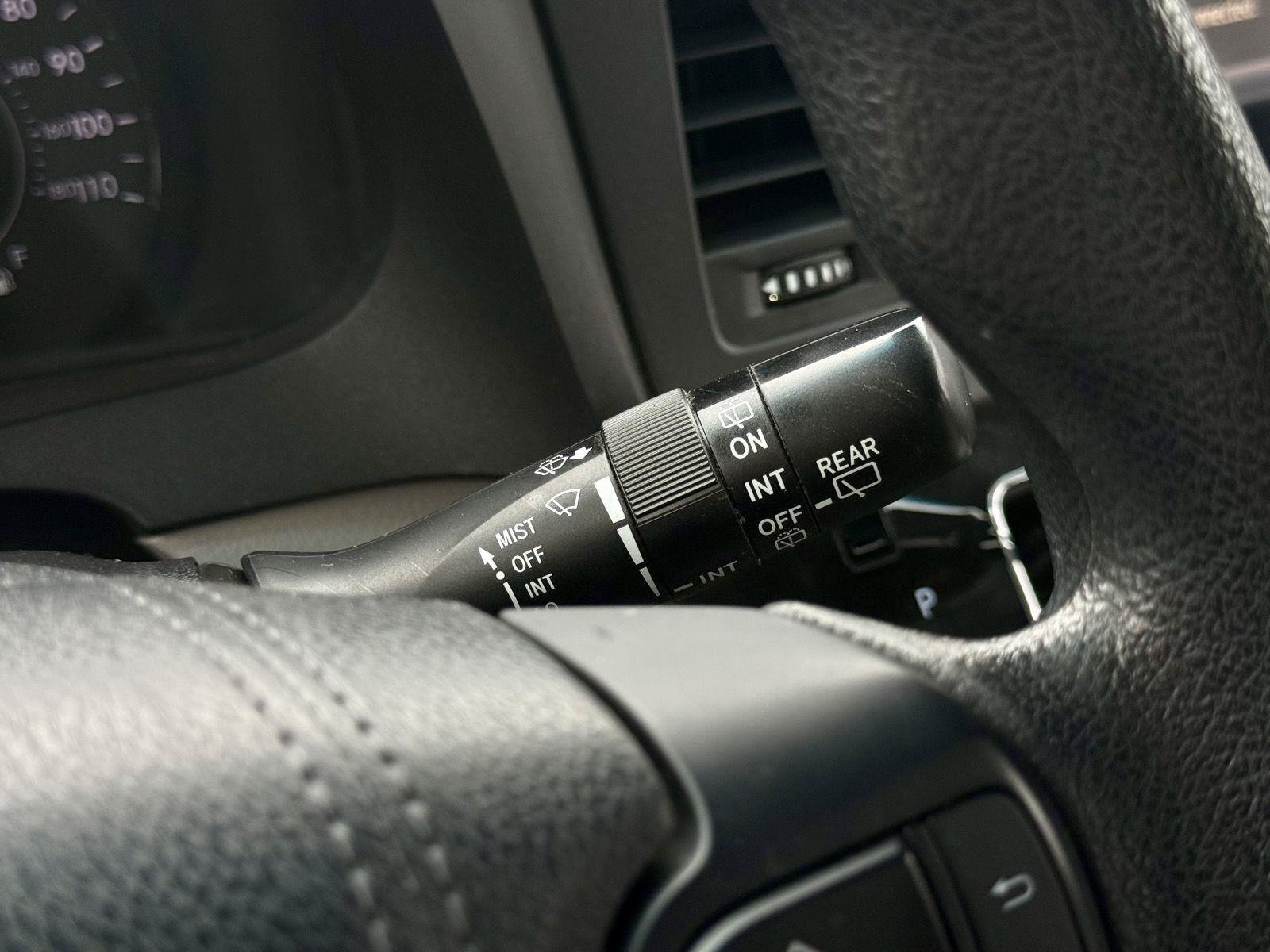 Used 2015 Toyota Sienna LE FWD image 23