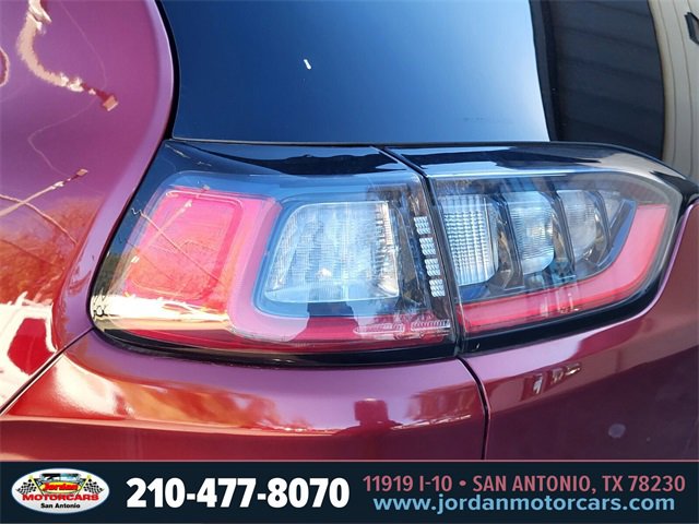 Used 2019 Jeep Cherokee Latitude w/ Popular Appearance Group image 9