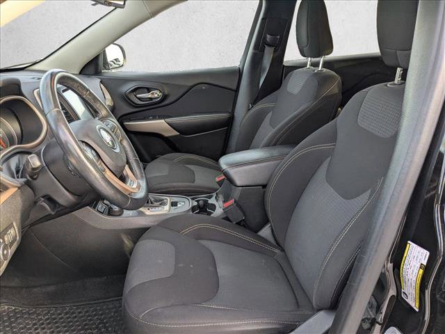 Used 2017 Jeep Cherokee Latitude w/ Cold Weather Group image 13