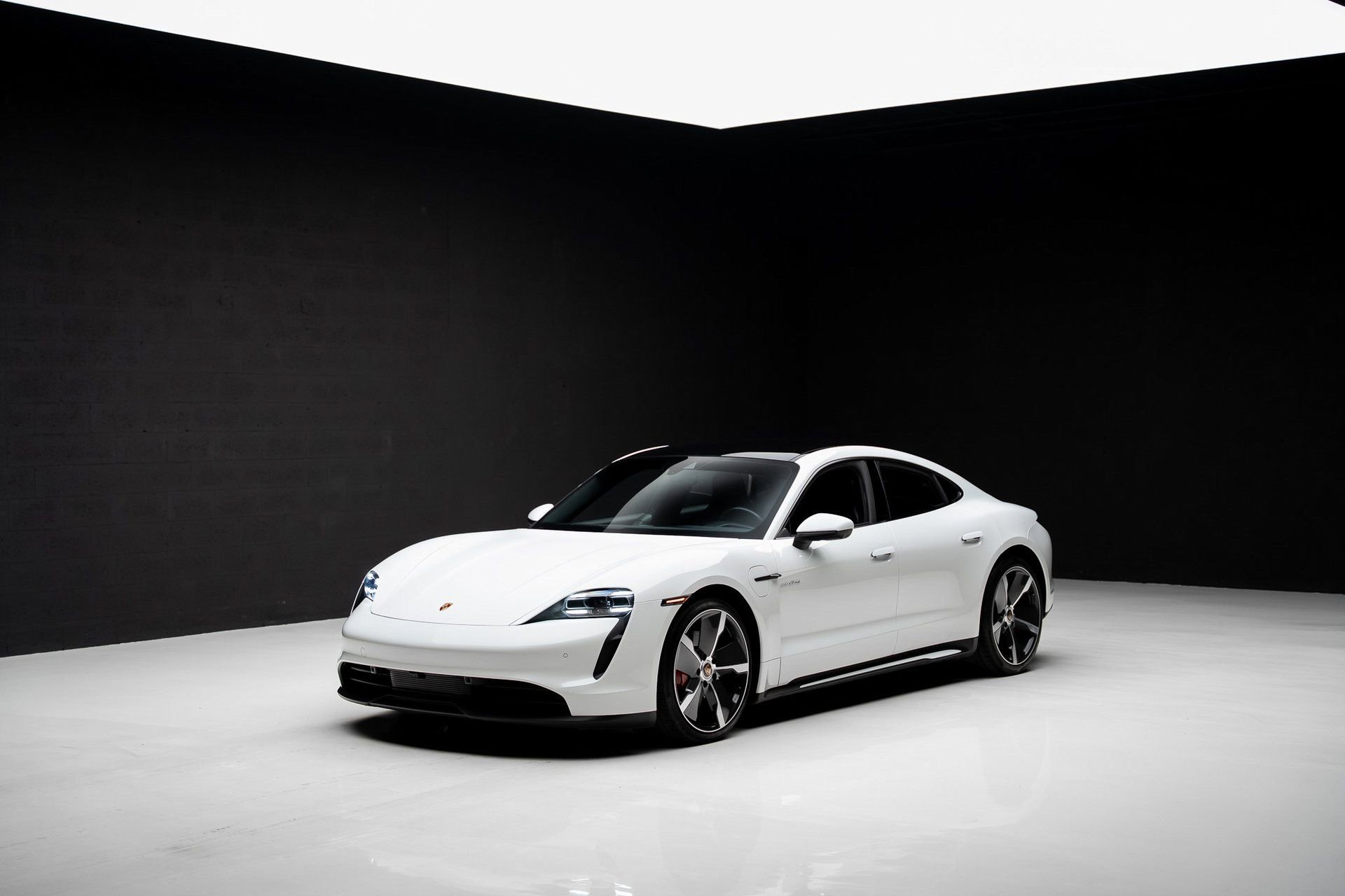 Used 2022 Porsche Taycan image 4