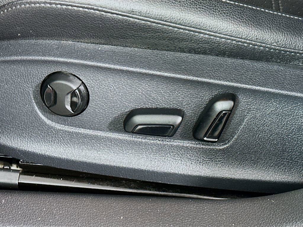 Used 2016 Volkswagen Passat 1.8T R-Line image 21