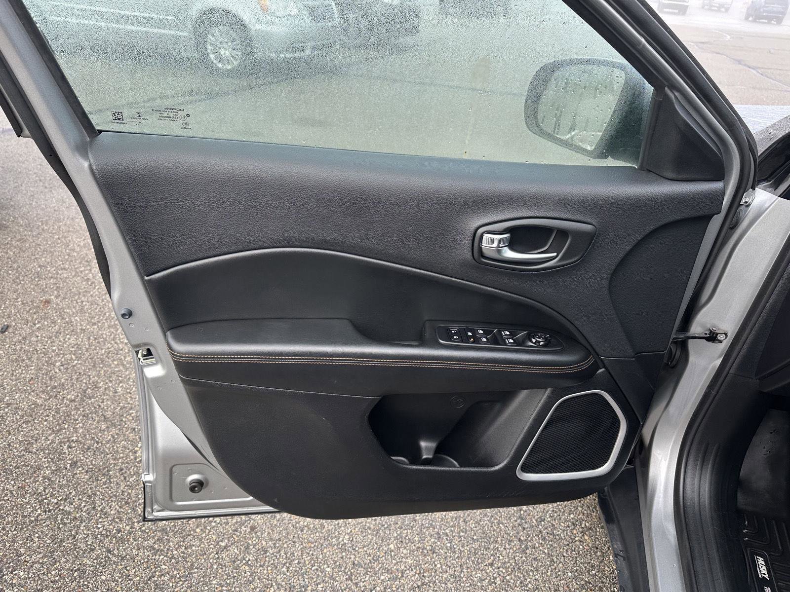 Used 2020 Jeep Compass Limited AWD/4WD image 17