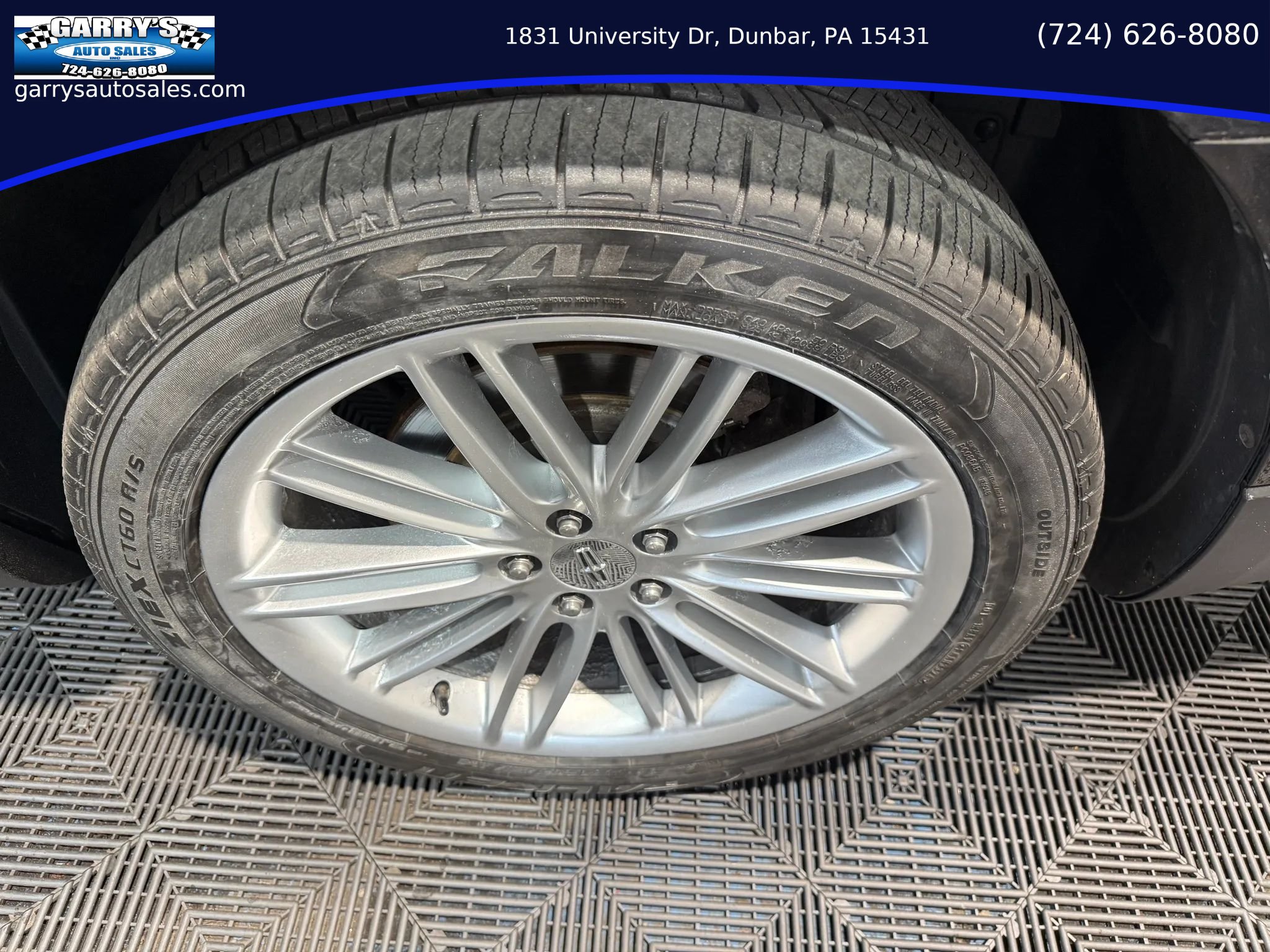 Used 2018 Lincoln MKT AWD image 12
