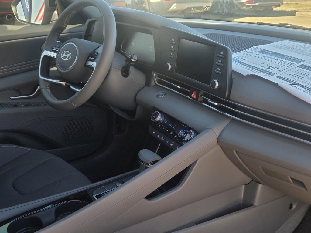 Used 2026 Hyundai Elantra Sport image 8