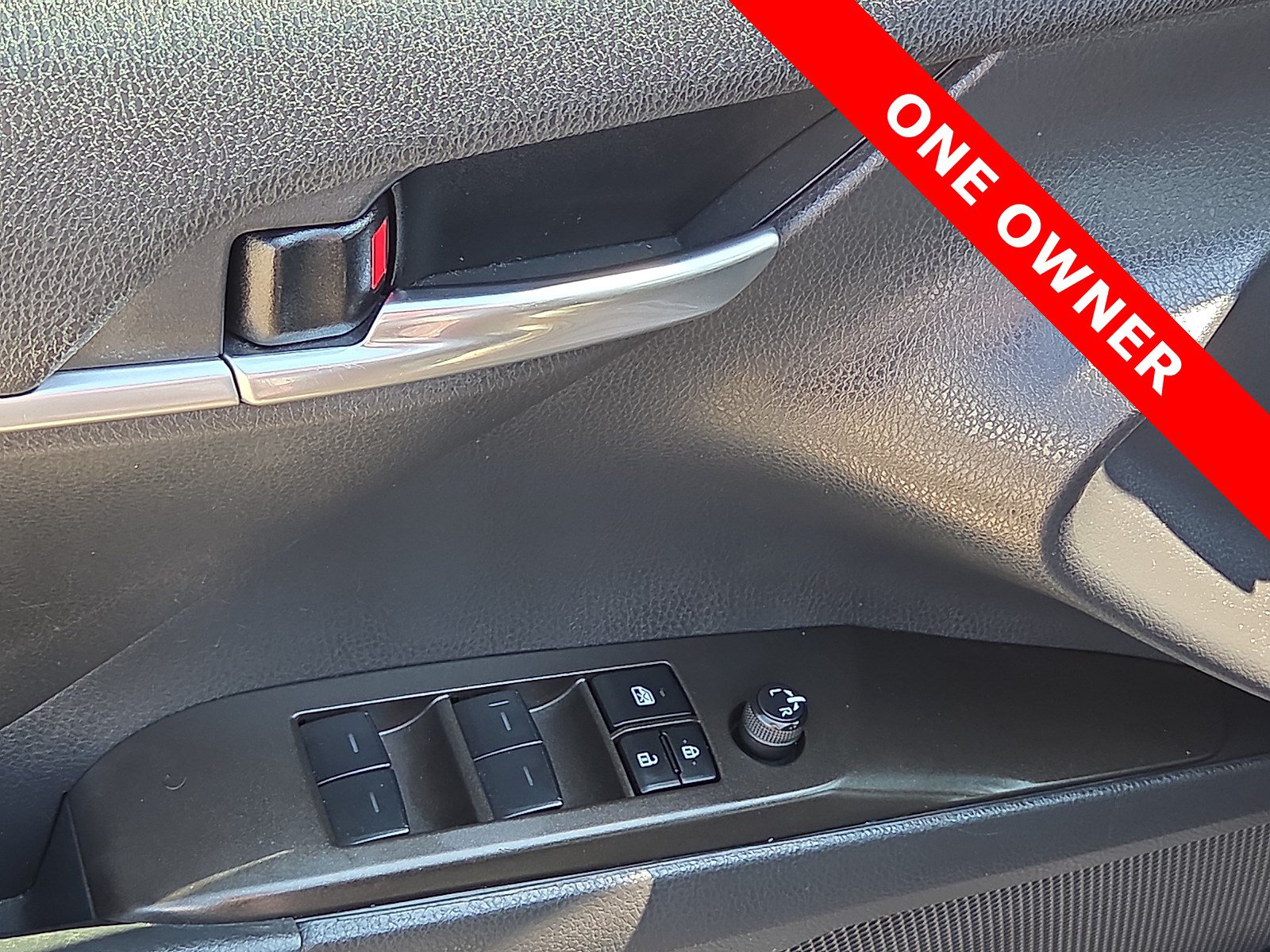 Used 2023 Toyota Camry SE FWD image 13