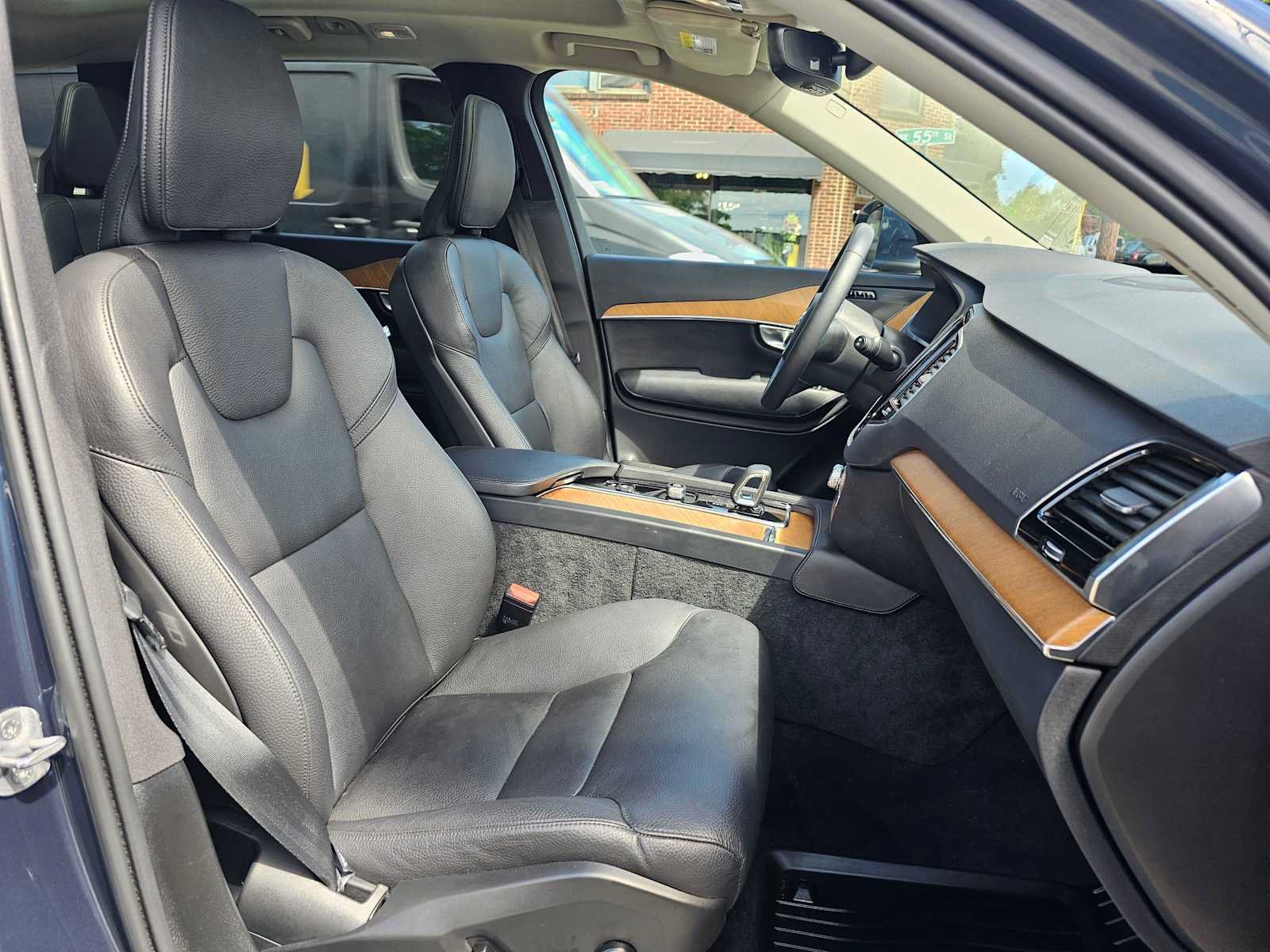 Certified 2024 Volvo XC90 B6 Plus w/ Protection Package Premier AWD/4WD image 11