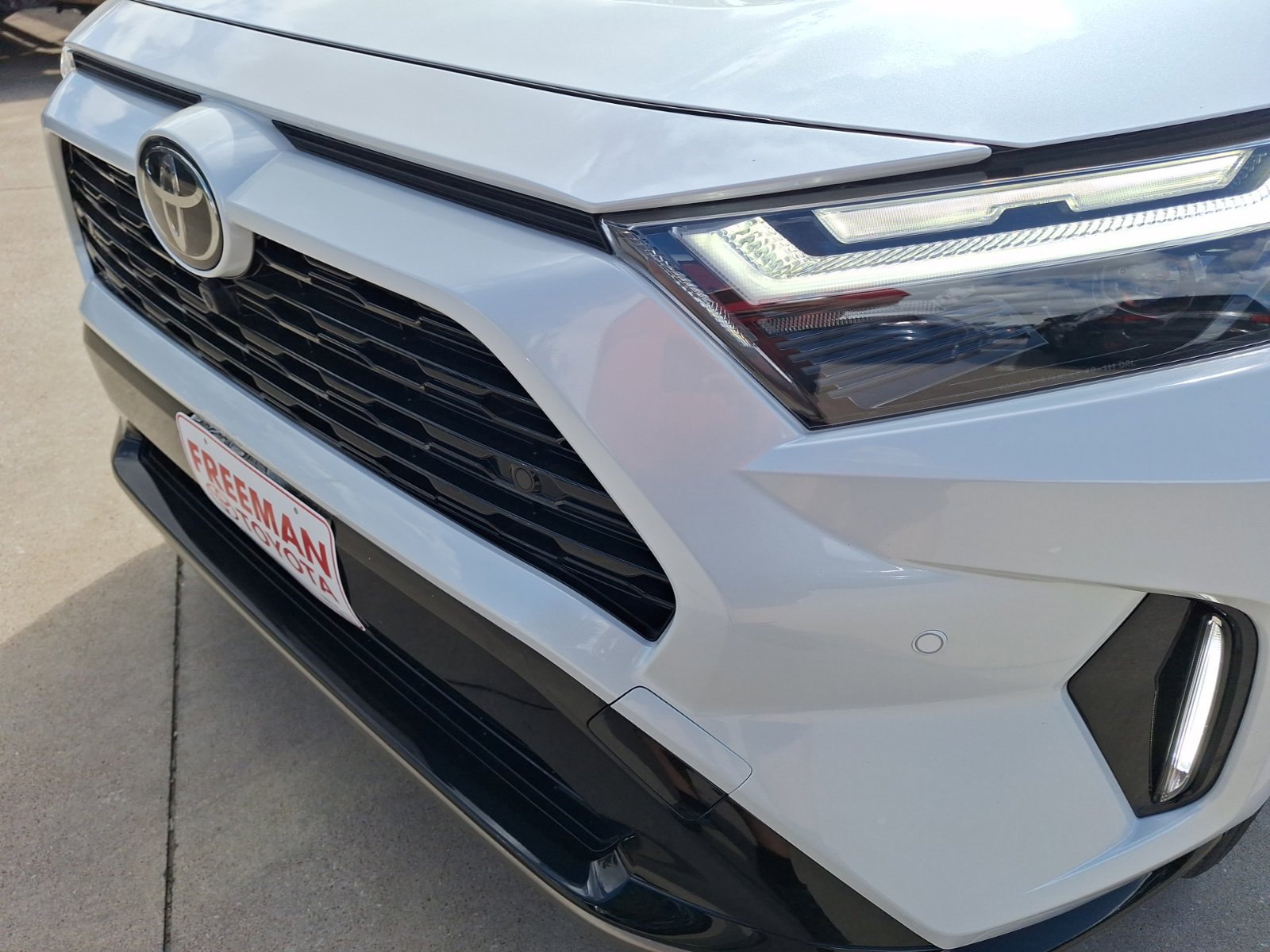 Used 2025 Toyota RAV4 XSE w/ Advanced Technology Package AWD/4WD image 10