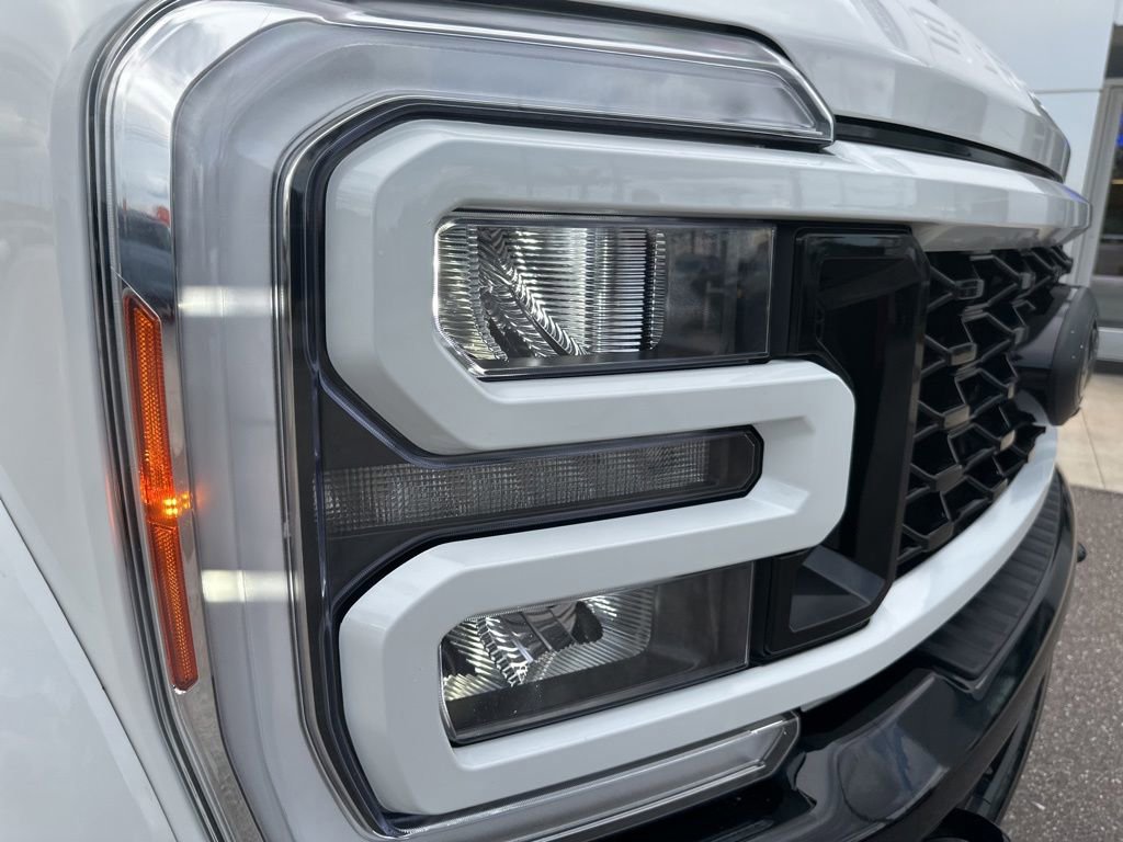 Used 2023 Ford F450 Lariat AWD/4WD image 4
