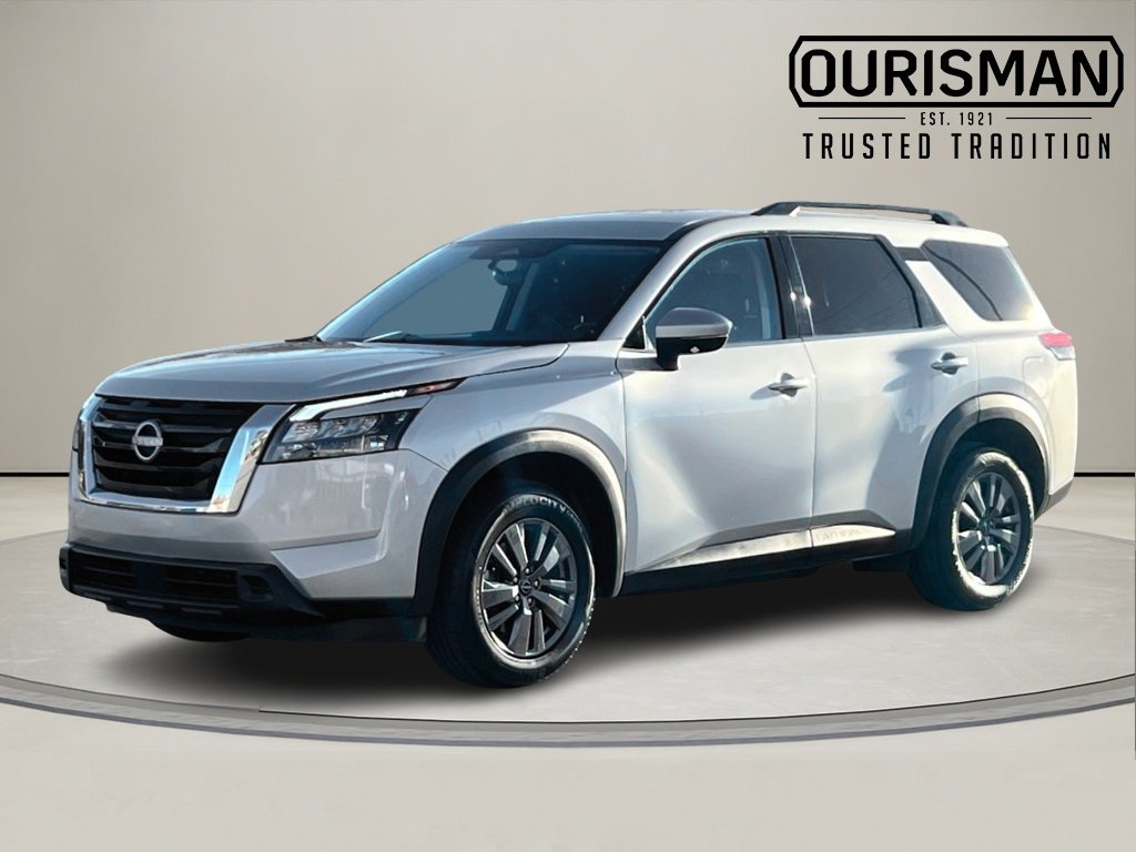 Used 2024 Nissan Pathfinder SV image 2