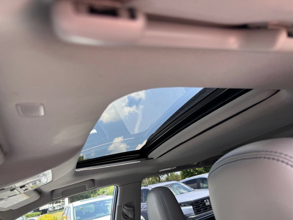 Used 2019 Toyota Highlander XLE w/ Carpet Mat Package (TMS) AWD/4WD image 35