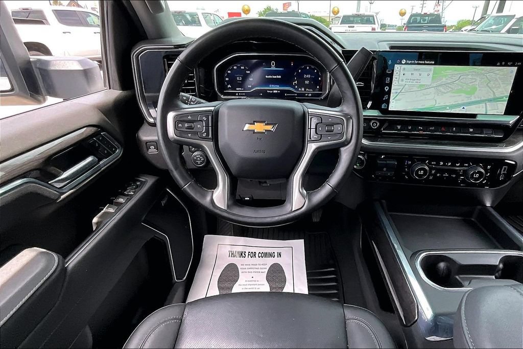 Used 2025 Chevrolet Silverado 2500 LTZ w/ LTZ Convenience Package AWD/4WD image 7