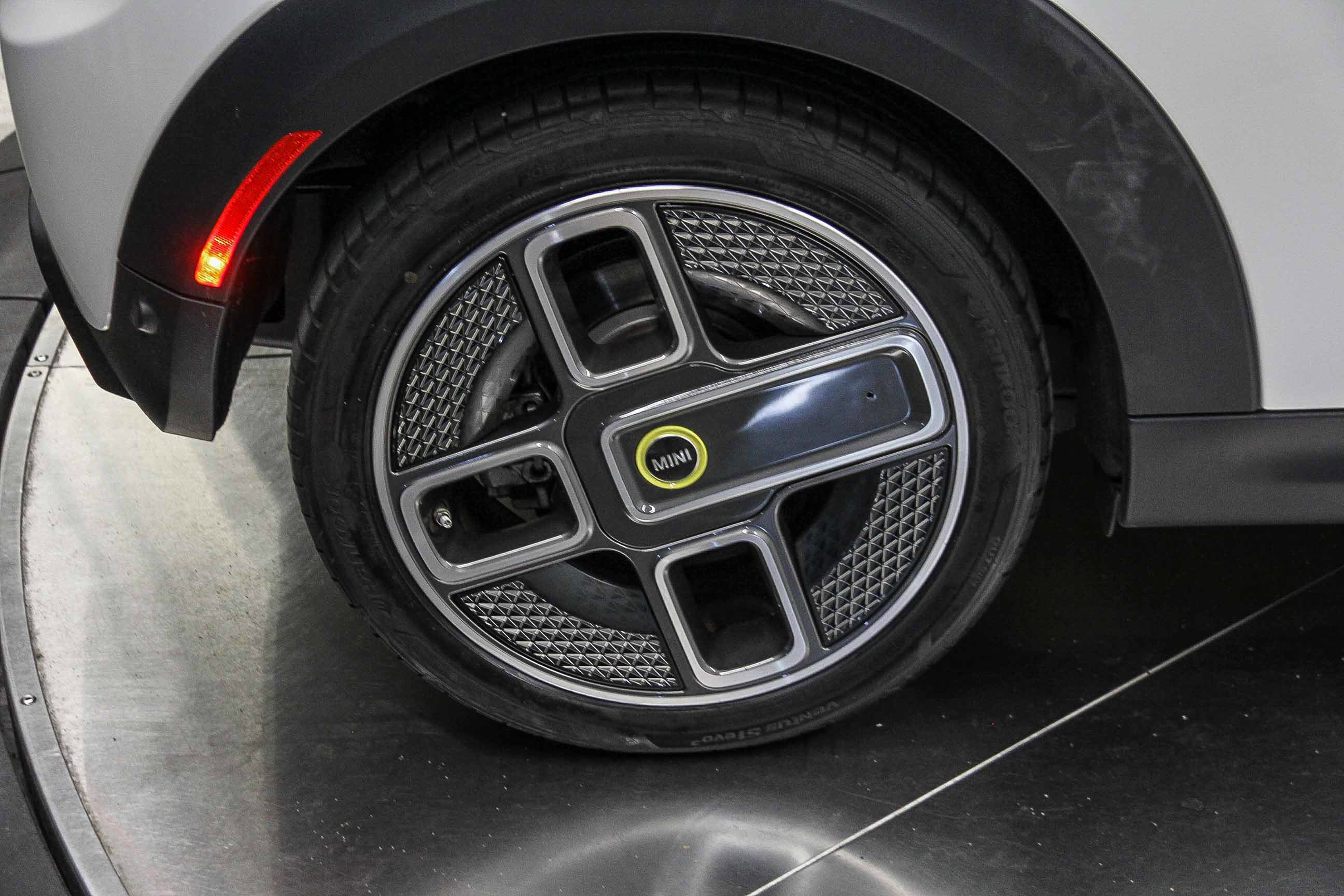 Certified 2024 MINI Cooper SE w/ MINI Resolute Edition image 8