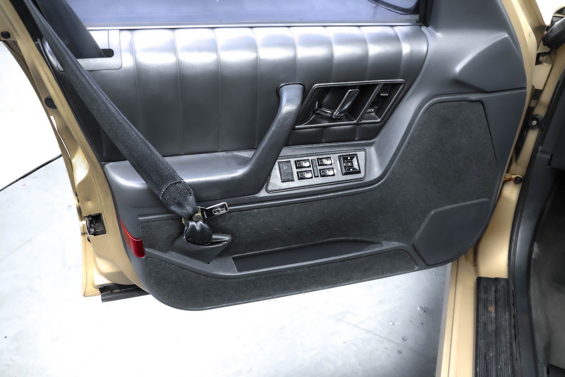 Used 1994 Oldsmobile Cutlass Supreme S FWD image 8