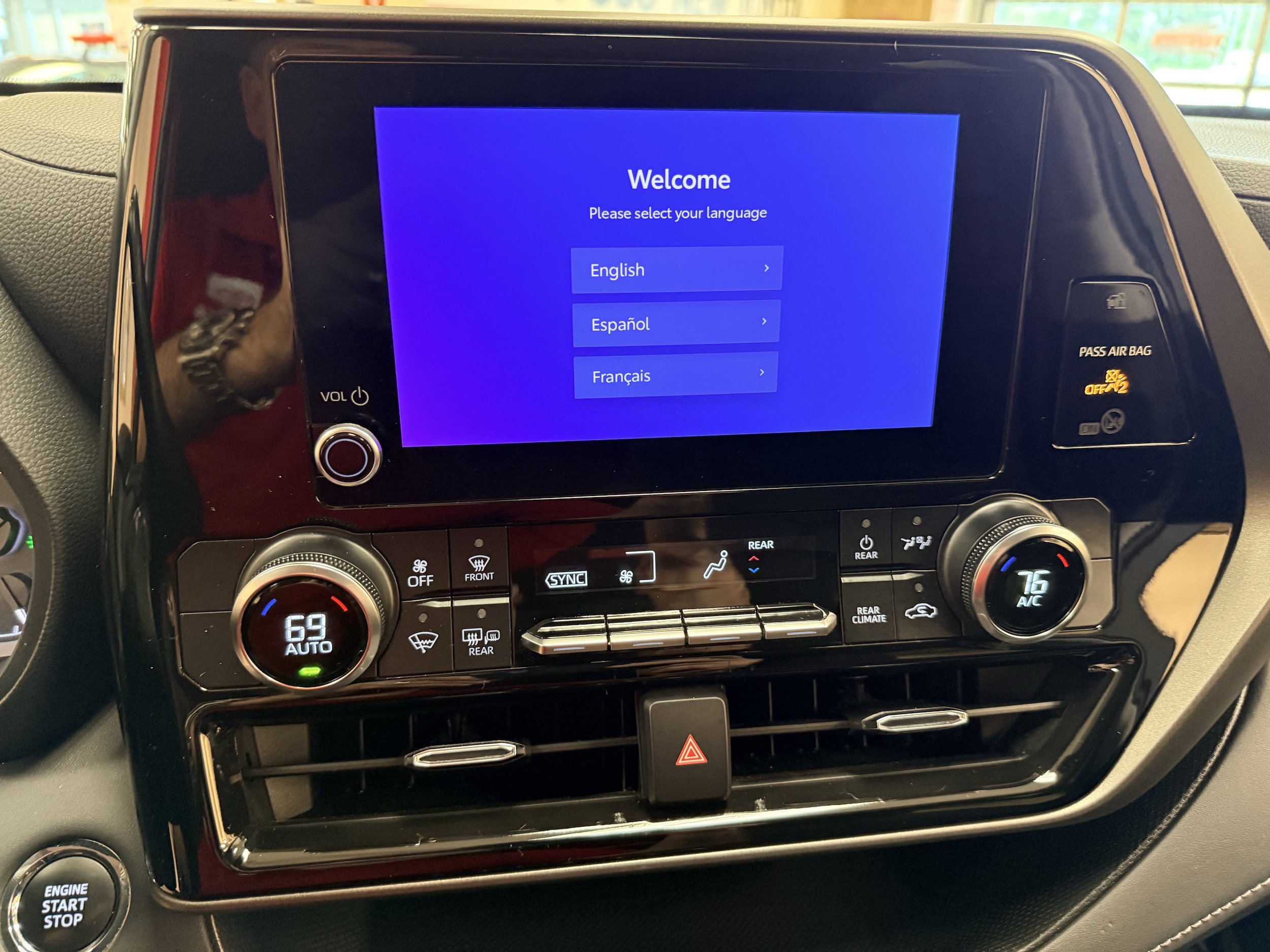 Used 2023 Toyota Highlander LE AWD/4WD image 48