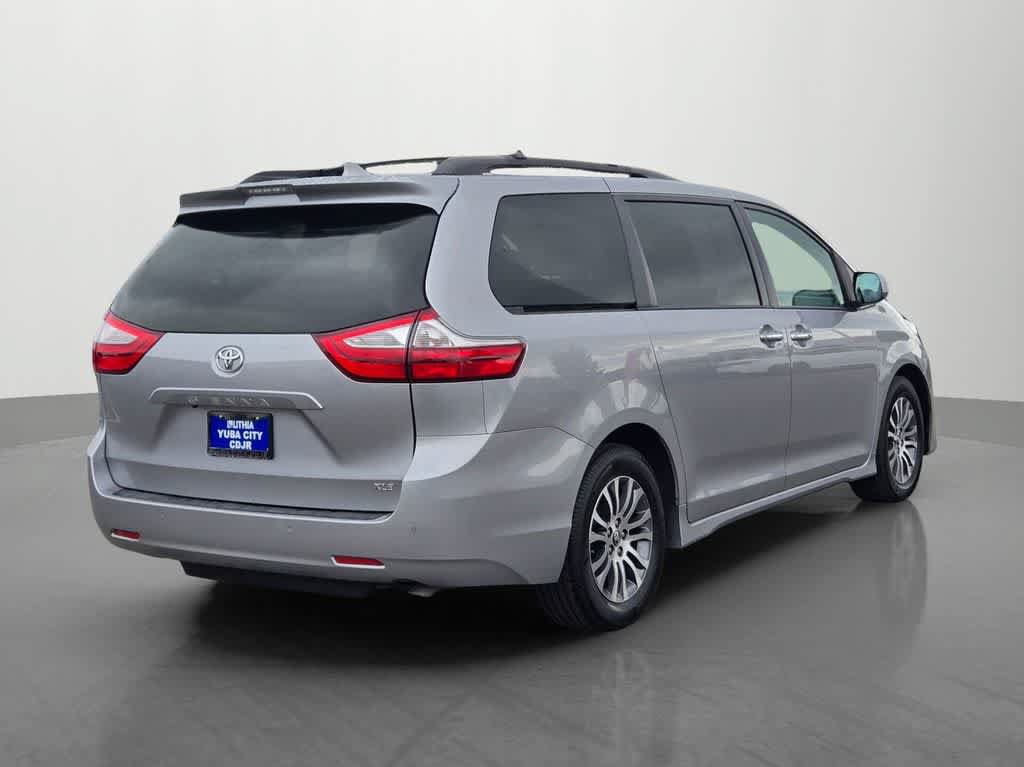 Used 2018 Toyota Sienna XLE w/ XLE Navigation Package FWD image 6