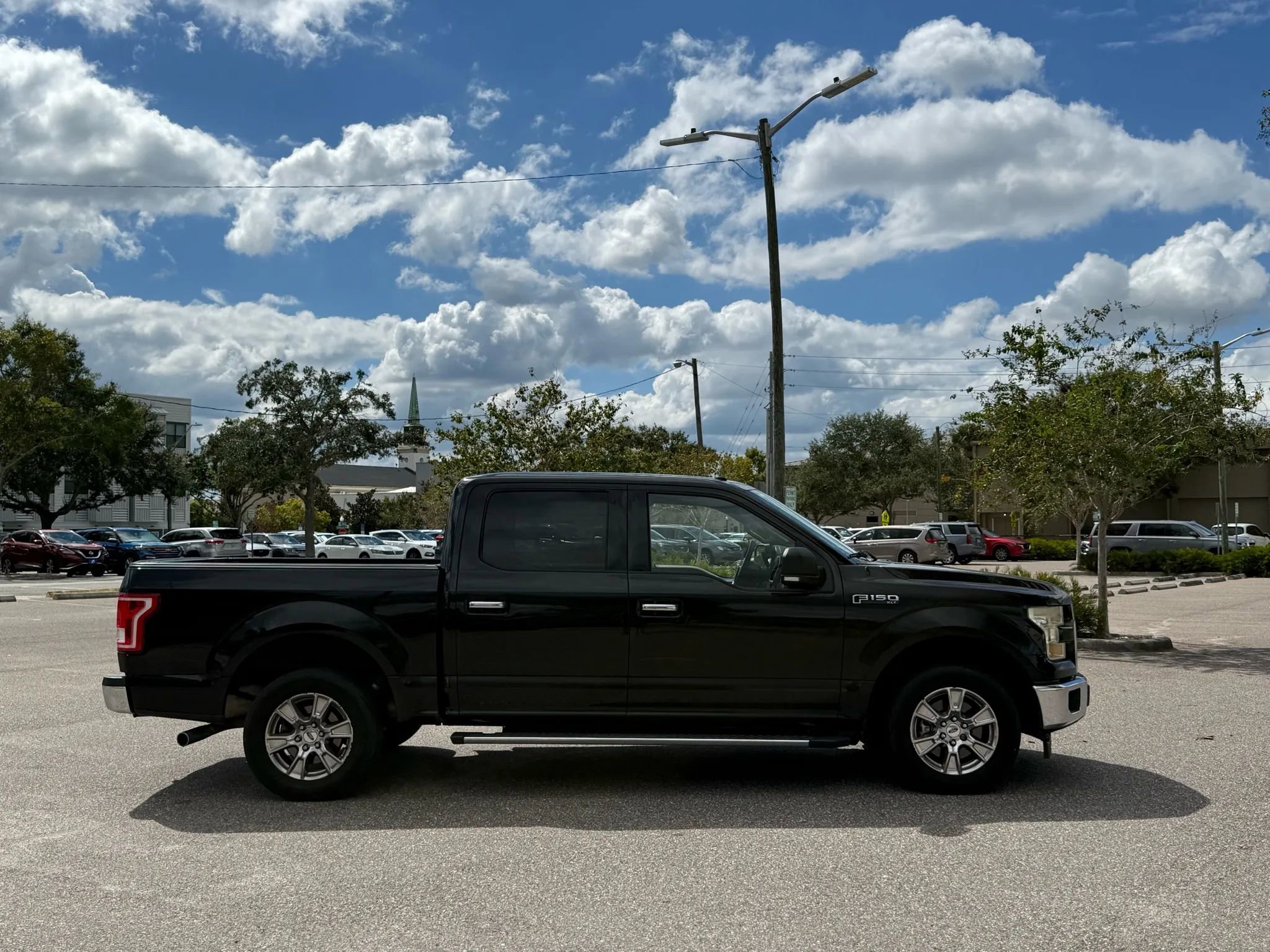 Used 2017 Ford F150 XLT w/ Equipment Group 302A Luxury image 4