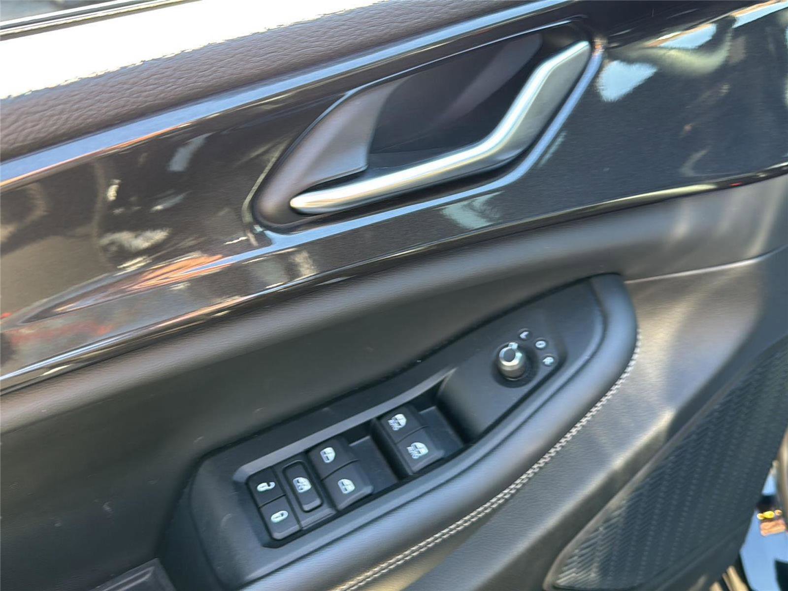 Used 2023 Jeep Grand Cherokee L Laredo image 13