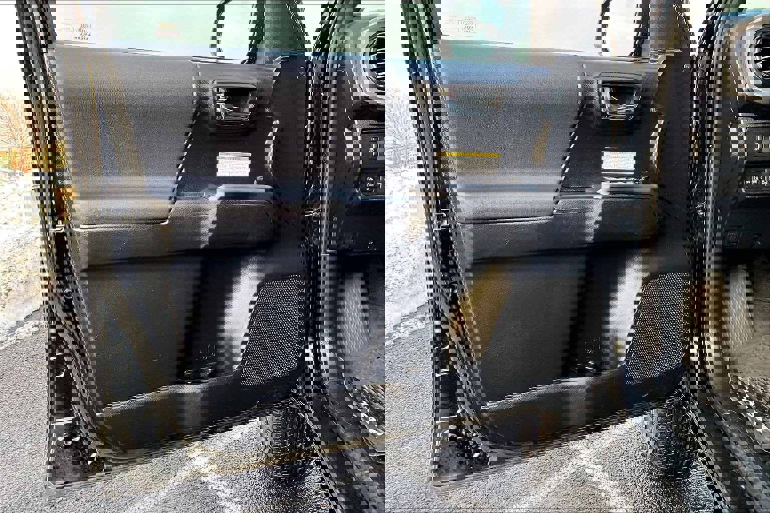 Used 2020 Toyota Tacoma TRD Off-Road w/ Technology Package image 21