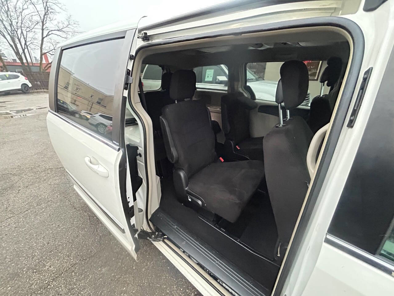 Used 2012 Chrysler Town & Country Touring w/ Entertainment Group #1 image 7