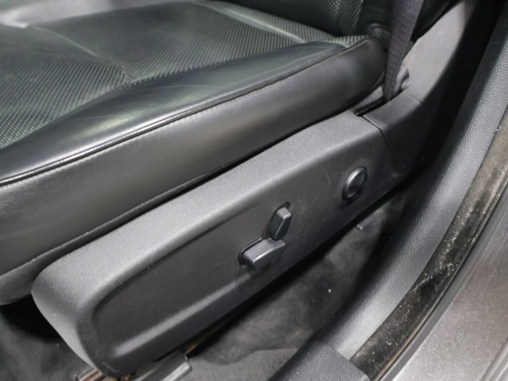 Used 2016 Chrysler 300 C AWD/4WD image 11