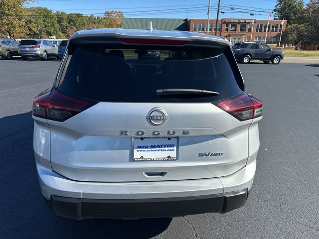 Used 2024 Nissan Rogue SV image 4