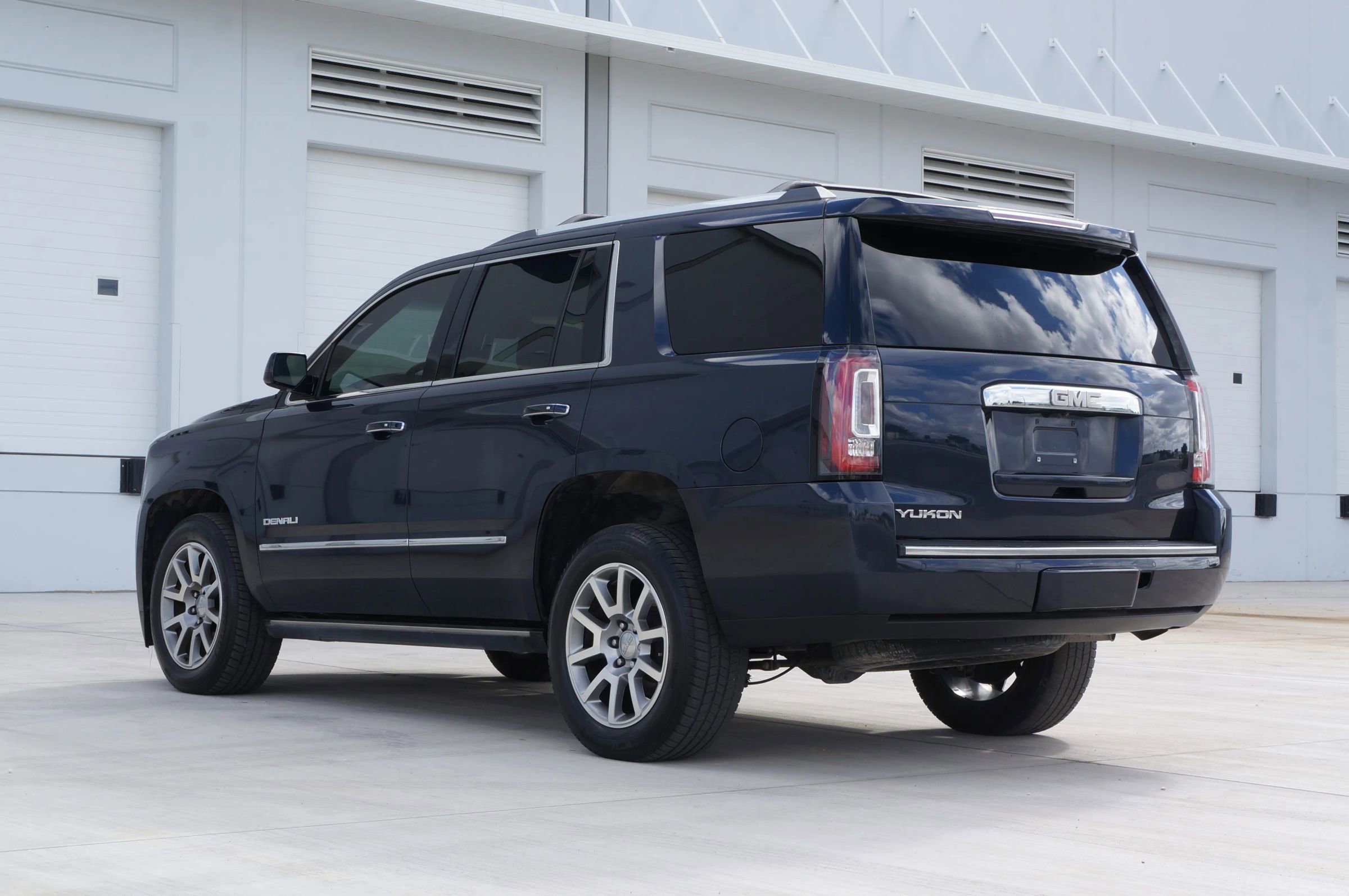 Used 2017 GMC Yukon Denali w/ Open Road Package image 9