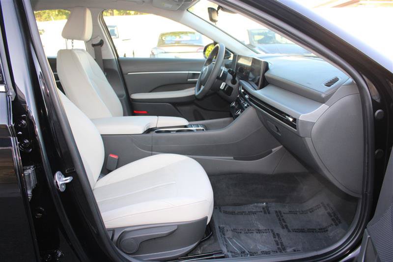 Used 2025 Hyundai Sonata SEL FWD image 11