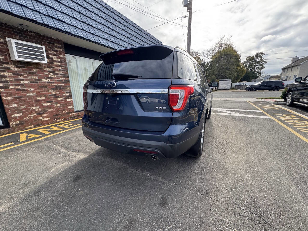 Used 2016 Ford Explorer Base AWD 4dr SUV image 10