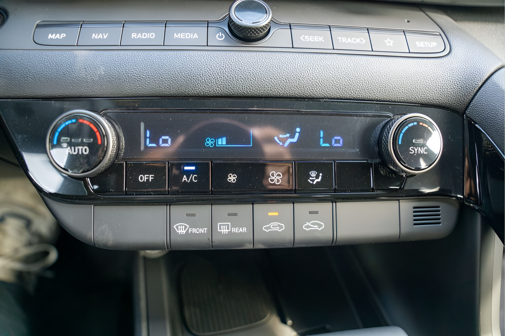 New 2025 Hyundai Elantra SEL FWD image 30