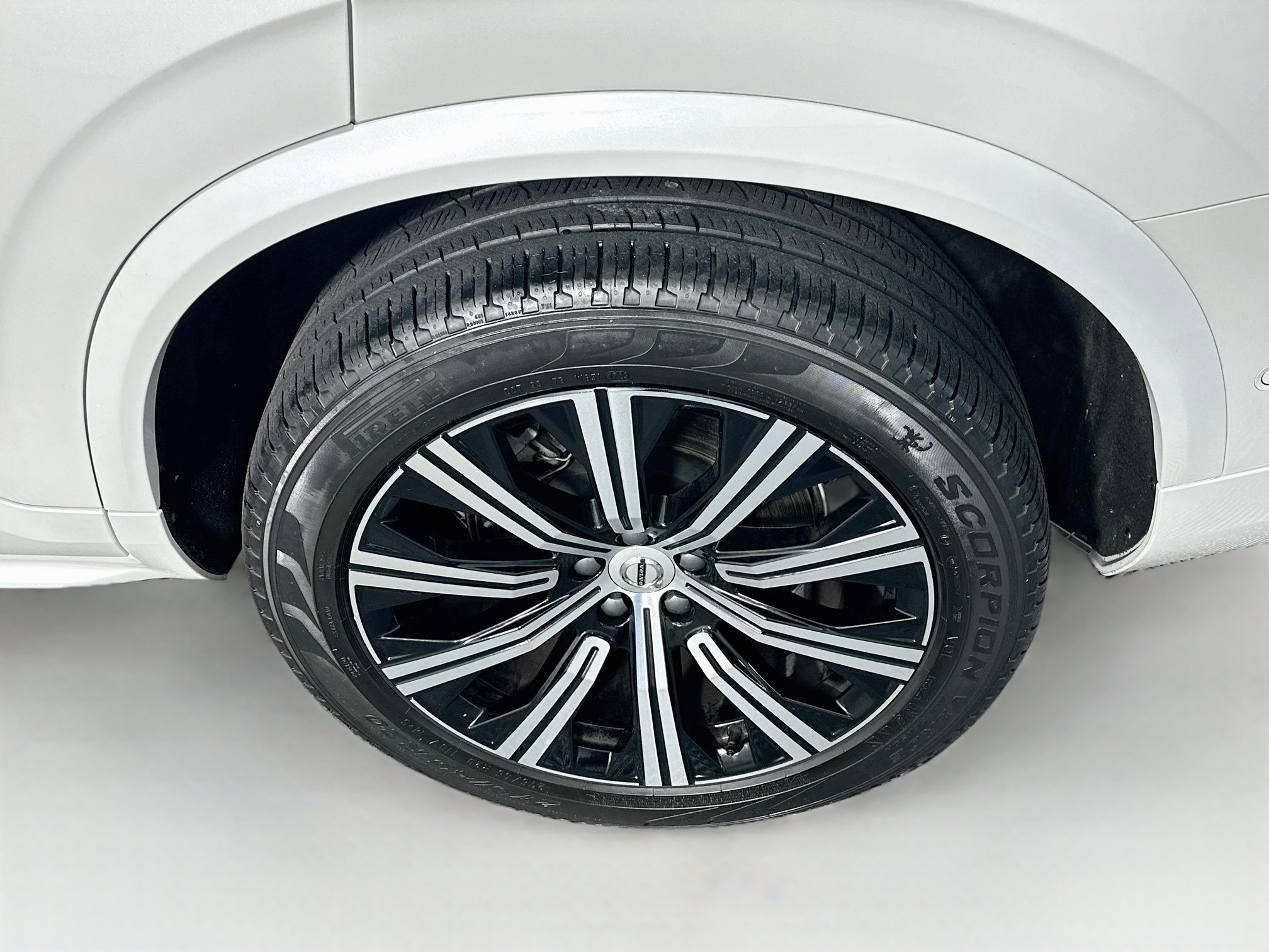 Used 2024 Volvo XC90 B6 Plus w/ Protection Package AWD/4WD image 11