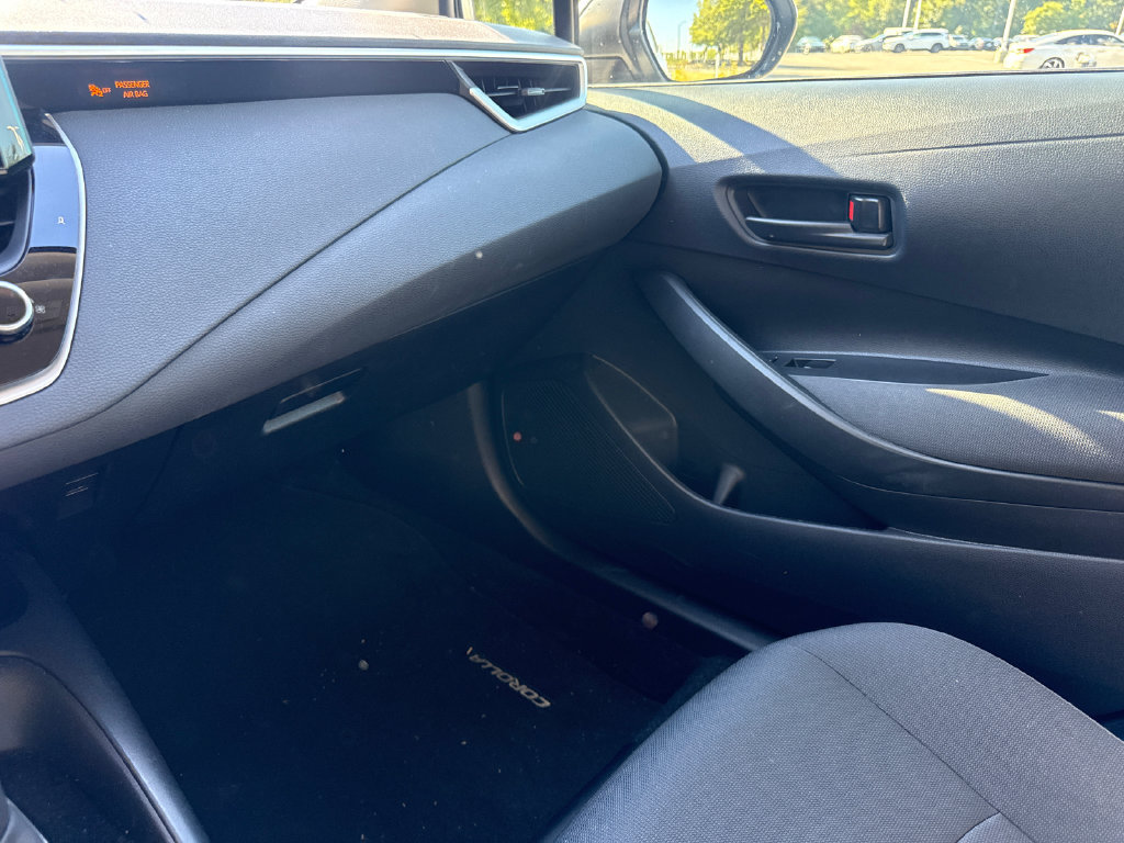 Used 2022 Toyota Corolla LE w/ LE Convenience Package FWD image 17