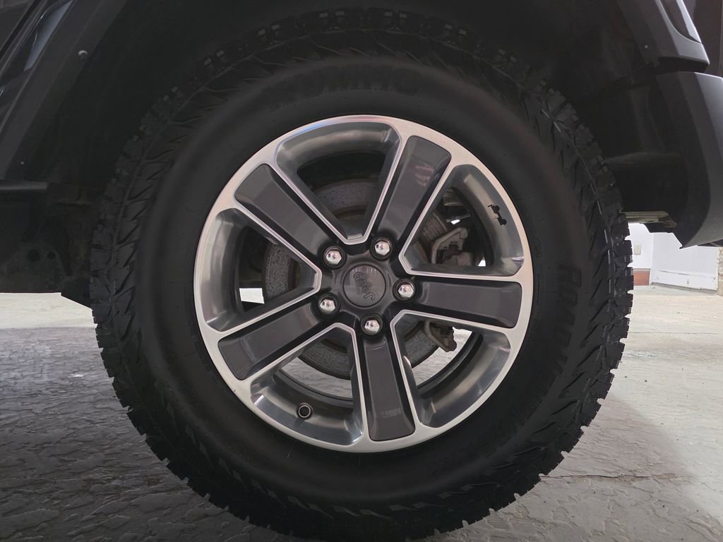 Used 2021 Jeep Wrangler Unlimited Sahara AWD/4WD image 28