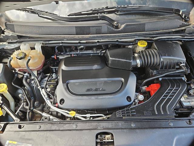 Used 2021 Chrysler Pacifica Touring FWD image 28