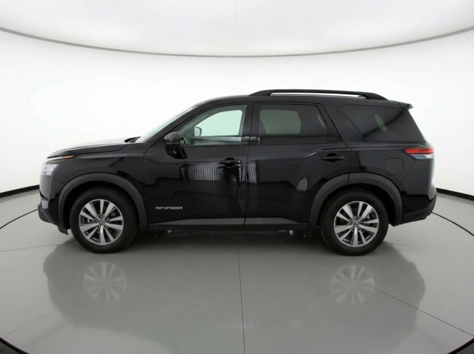 Used 2025 Nissan Pathfinder SV AWD/4WD image 5