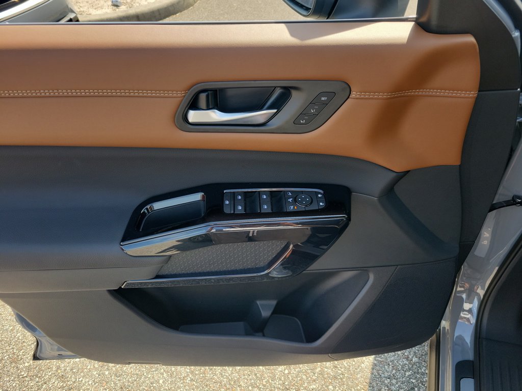 Certified 2026 Nissan Pathfinder Platinum FWD image 13