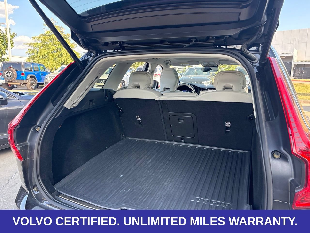 Certified 2024 Volvo XC60 B5 Plus w/ Protection Package Premier AWD/4WD image 9