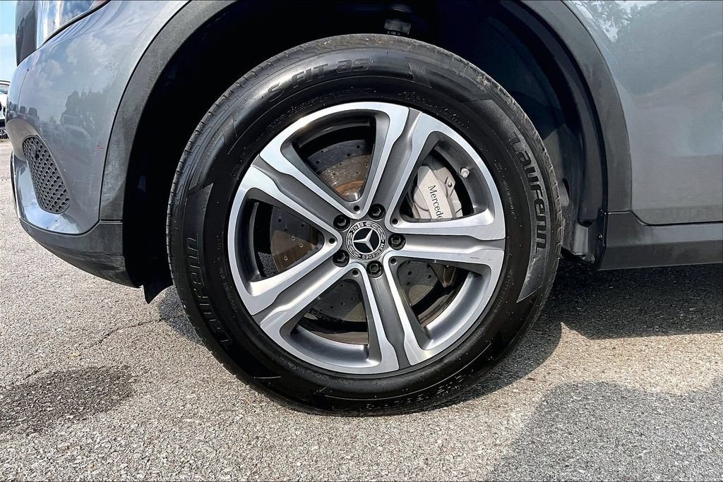 Used 2019 Mercedes-Benz GLC 350e 4MATIC w/ Premium Package image 11