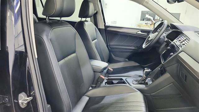 Used 2024 Volkswagen Tiguan SE FWD image 25