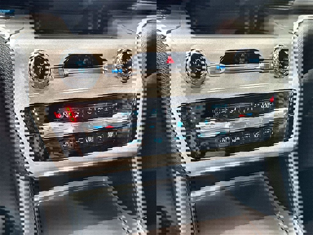 Used 2022 Ford Explorer XLT image 21