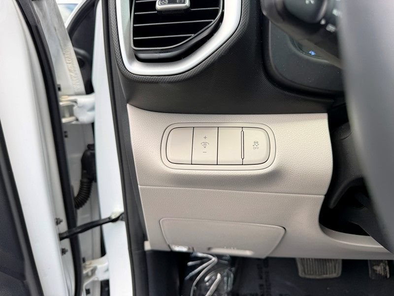 Used 2023 Hyundai Venue SEL FWD image 32