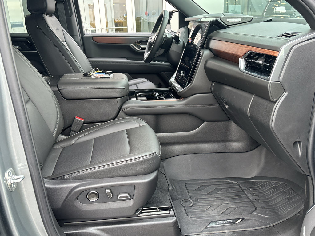 Used 2026 GMC Yukon Denali w/ Sun & Power Step Package AWD/4WD image 22