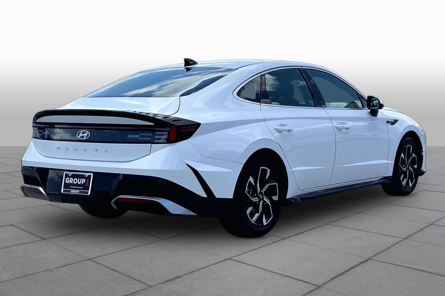Used 2025 Hyundai Sonata SEL FWD image 12